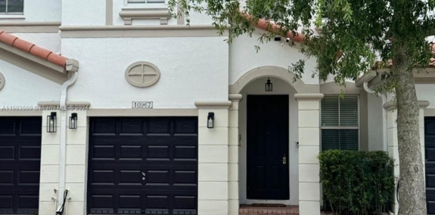 Touwnhouse à Doral, Floride 4 chambres, 175.96 m2 № 1861849