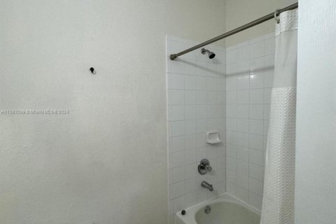 Touwnhouse à vendre à Doral, Floride: 4 chambres, 175.96 m2 № 1861849 - photo 12