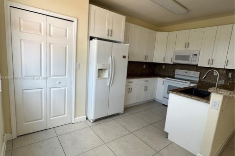 Touwnhouse à vendre à Doral, Floride: 4 chambres, 175.96 m2 № 1861849 - photo 24