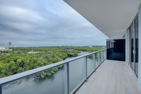 Condo in North Miami Beach, Florida, 2 bedrooms  № 2038052 - photo 14