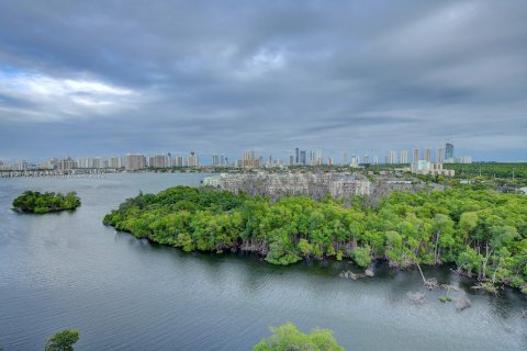 Condo in North Miami Beach, Florida, 2 bedrooms  № 2038052 - photo 15