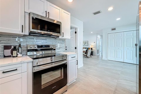 House in Dunedin, Florida 3 bedrooms, 106 sq.m. № 1851531 - photo 22