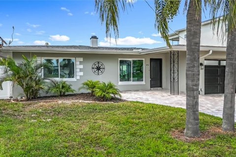 House in Dunedin, Florida 3 bedrooms, 106 sq.m. № 1851531 - photo 5