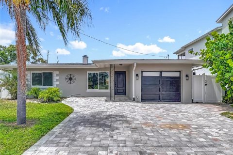 House in Dunedin, Florida 3 bedrooms, 106 sq.m. № 1851531 - photo 8