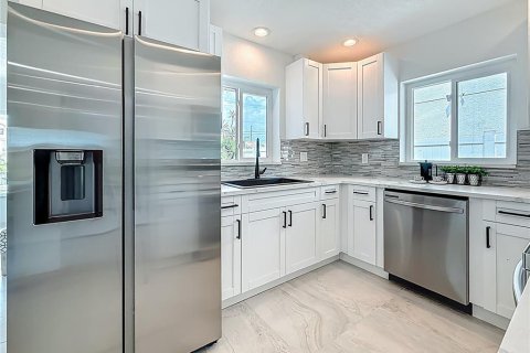 House in Dunedin, Florida 3 bedrooms, 106 sq.m. № 1851531 - photo 18