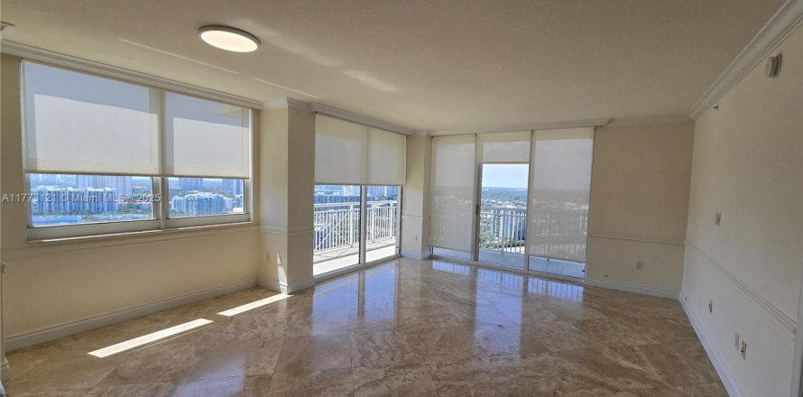 Condo à Aventura, Floride, 2 chambres № 1696453