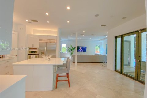 Casa en alquiler en Miami, Florida, 4 dormitorios, 389.35 m2 № 2031759 - foto 6