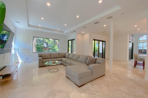 Casa en alquiler en Miami, Florida, 4 dormitorios, 389.35 m2 № 2031759 - foto 9