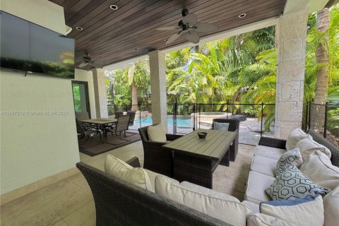 Casa en alquiler en Miami, Florida, 4 dormitorios, 389.35 m2 № 2031759 - foto 18