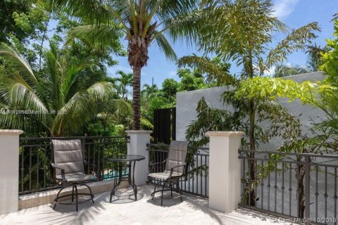 Casa en alquiler en Miami, Florida, 4 dormitorios, 389.35 m2 № 2031759 - foto 21