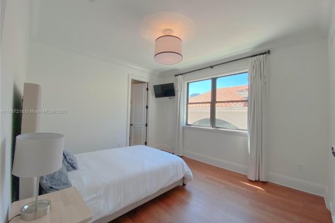 Casa en alquiler en Miami, Florida, 4 dormitorios, 389.35 m2 № 2031759 - foto 15