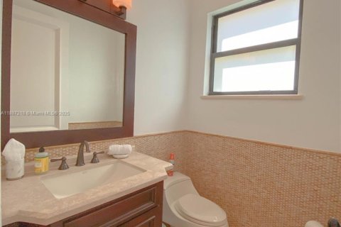 Casa en alquiler en Miami, Florida, 4 dormitorios, 389.35 m2 № 2031759 - foto 10
