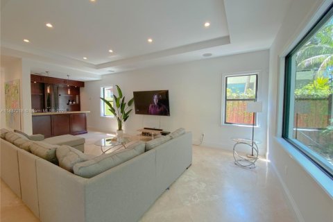 Casa en alquiler en Miami, Florida, 4 dormitorios, 389.35 m2 № 2031759 - foto 8