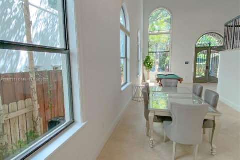 Casa en alquiler en Miami, Florida, 4 dormitorios, 389.35 m2 № 2031759 - foto 4