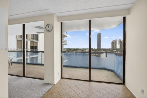 Снять в аренду кондоминиум в Авентура, Флорида 2 спальни, 155.8м2, № 2000409 - фото 14