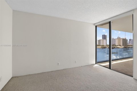 Снять в аренду кондоминиум в Авентура, Флорида 2 спальни, 155.8м2, № 2000409 - фото 18