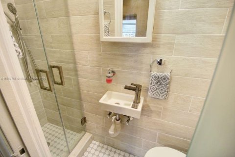 House in Miami, Florida 3 bedrooms, 137.12 sq.m. № 1867352 - photo 10