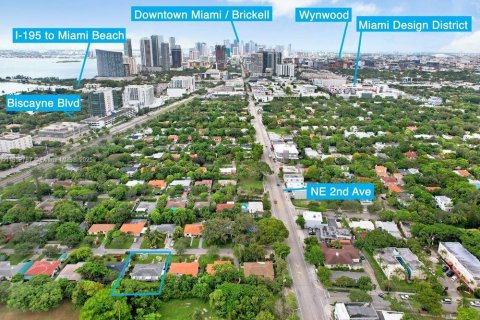 House in Miami, Florida 3 bedrooms, 137.12 sq.m. № 1867352 - photo 1