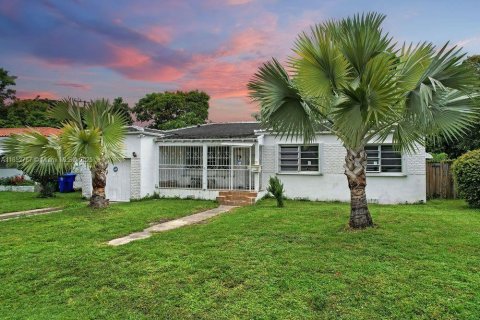 House in Miami, Florida 3 bedrooms, 137.12 sq.m. № 1867352 - photo 13