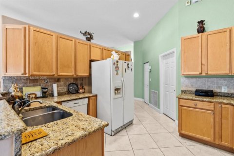 Villa ou maison à vendre à Port St. Lucie, Floride: 4 chambres, 191.84 m2 № 1922221 - photo 12