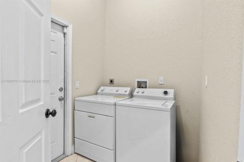 Villa ou maison à vendre à Port St. Lucie, Floride: 4 chambres, 191.84 m2 № 1922221 - photo 28