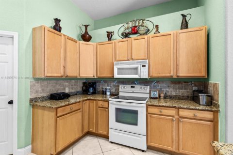 Villa ou maison à vendre à Port St. Lucie, Floride: 4 chambres, 191.84 m2 № 1922221 - photo 13