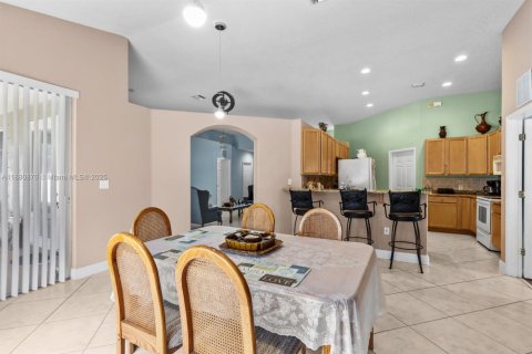 Villa ou maison à vendre à Port St. Lucie, Floride: 4 chambres, 191.84 m2 № 1922221 - photo 4