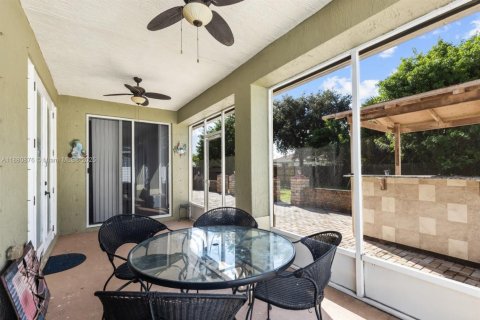 Villa ou maison à vendre à Port St. Lucie, Floride: 4 chambres, 191.84 m2 № 1922221 - photo 30