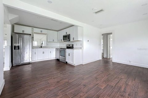 Casa en venta en Saint Petersburg, Florida, 3 dormitorios, 128.21 m2 № 1900827 - foto 3