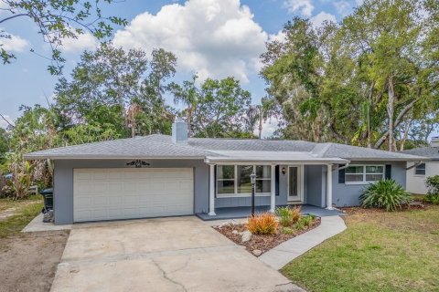 House in Dunedin, Florida 3 bedrooms, 134.15 sq.m. № 1876242 - photo 1