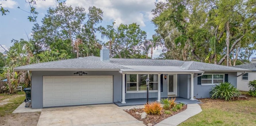 House in Dunedin, Florida 3 bedrooms, 134.15 sq.m. № 1876242