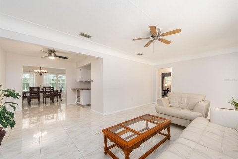 House in Dunedin, Florida 3 bedrooms, 134.15 sq.m. № 1876242 - photo 9