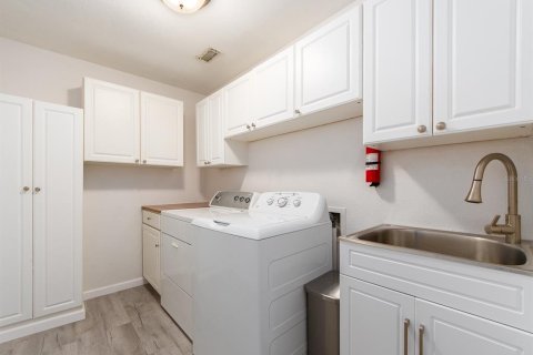 House in Dunedin, Florida 3 bedrooms, 134.15 sq.m. № 1876242 - photo 30