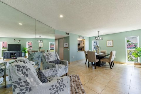 Condominio en venta en Saint Pete Beach, Florida, 2 dormitorios, 126.72 m2 № 2210468 - foto 25
