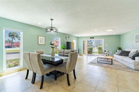 Condominio en venta en Saint Pete Beach, Florida, 2 dormitorios, 126.72 m2 № 2210468 - foto 17