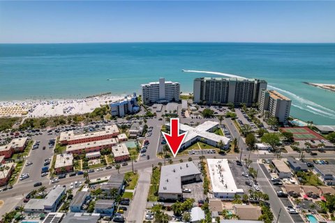 Condominio en Saint Pete Beach, Florida, 2 dormitorios  № 2210468