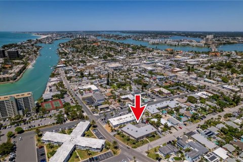 Condominio en venta en Saint Pete Beach, Florida, 2 dormitorios, 126.72 m2 № 2210468 - foto 3
