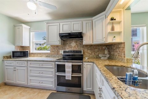 Condominio en venta en Saint Pete Beach, Florida, 2 dormitorios, 126.72 m2 № 2210468 - foto 14