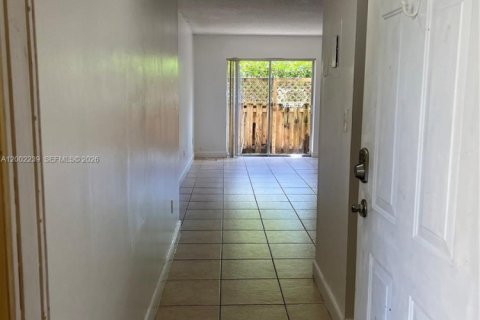 Copropriété à louer à Miami, Floride: 2 chambres, 87.79 m2 № 2154535 - photo 4