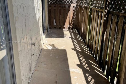 Copropriété à louer à Miami, Floride: 2 chambres, 87.79 m2 № 2154535 - photo 10