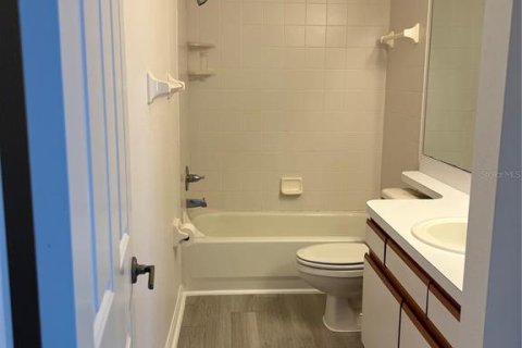 Condo in Davenport, Florida, 2 bedrooms  № 2390957 - photo 9