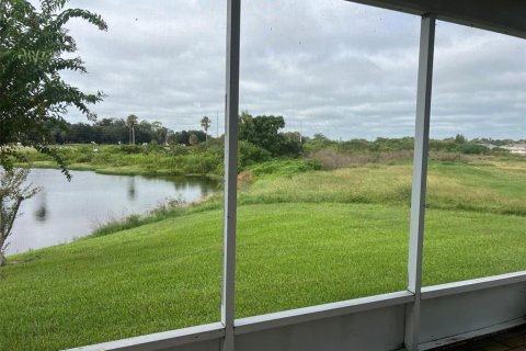 Condo in Davenport, Florida, 2 bedrooms  № 2390957 - photo 11