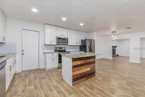 Casa en venta en Orlando, Florida, 3 dormitorios, 165.92 m2 № 1881135 - foto 5