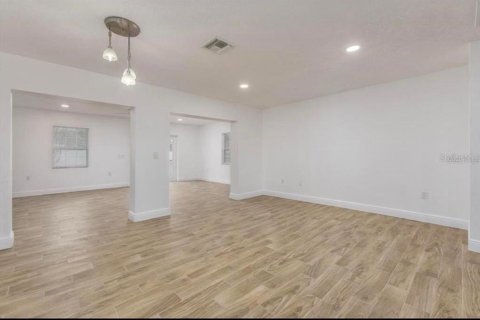 Casa en venta en Orlando, Florida, 3 dormitorios, 165.92 m2 № 1881135 - foto 7