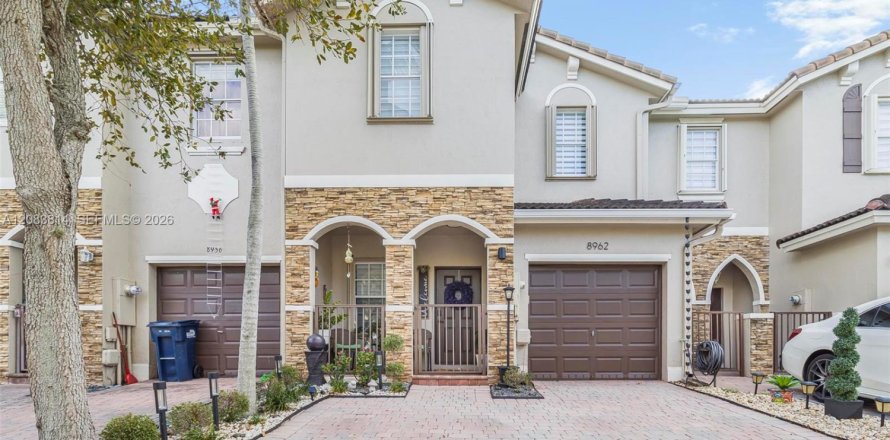 Townhouse in Cutler Bay, Florida 4 bedrooms, 159.05 sq.m. № 2348917