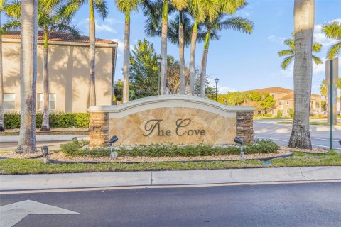 Townhouse in Cutler Bay, Florida 4 bedrooms, 159.05 sq.m. № 2348917 - photo 28