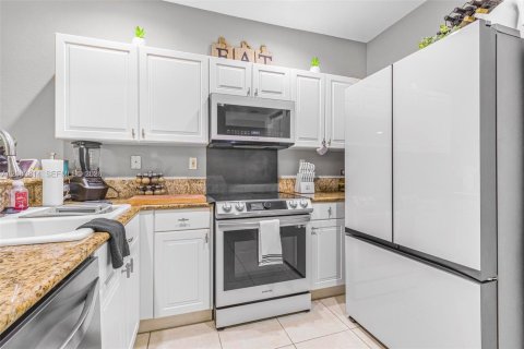 Townhouse in Cutler Bay, Florida 4 bedrooms, 159.05 sq.m. № 2348917 - photo 9