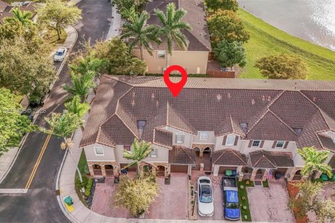 Townhouse in Cutler Bay, Florida 4 bedrooms, 159.05 sq.m. № 2348917 - photo 22