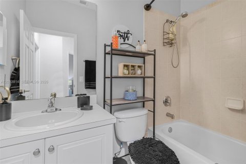 Townhouse in Cutler Bay, Florida 4 bedrooms, 159.05 sq.m. № 2348917 - photo 18