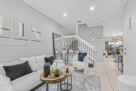 Townhouse in Cutler Bay, Florida 4 bedrooms, 159.05 sq.m. № 2348917 - photo 4